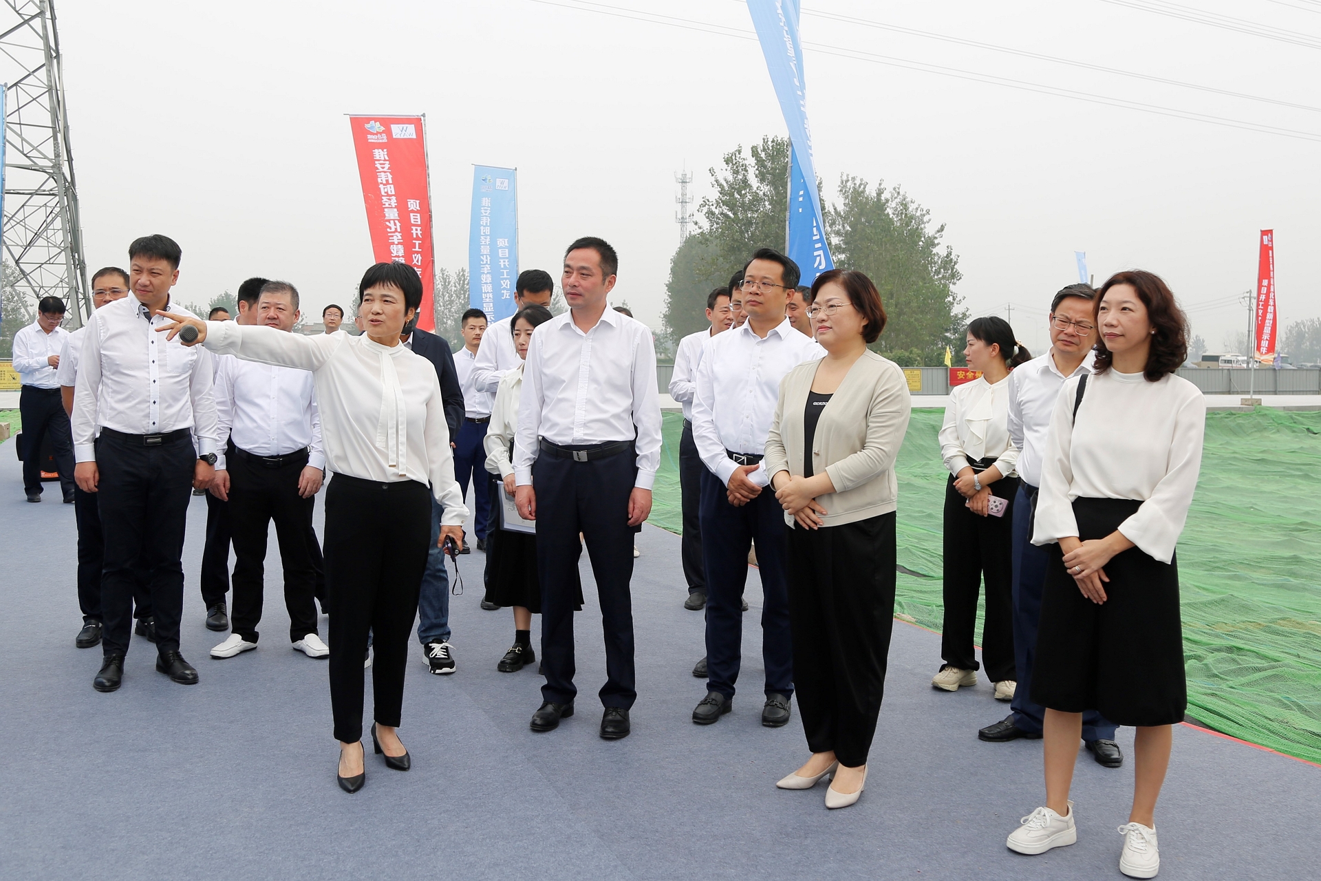 1696670165479772.jpg 淮安樂魚輕量化車載新型顯示組件項(xiàng)目開工建設(shè)3.JPG